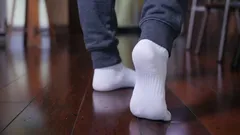 Metti i calzini sporchi in un sacchetto per 3 minuti: anche quelli più vecchi torneranno come nuovi